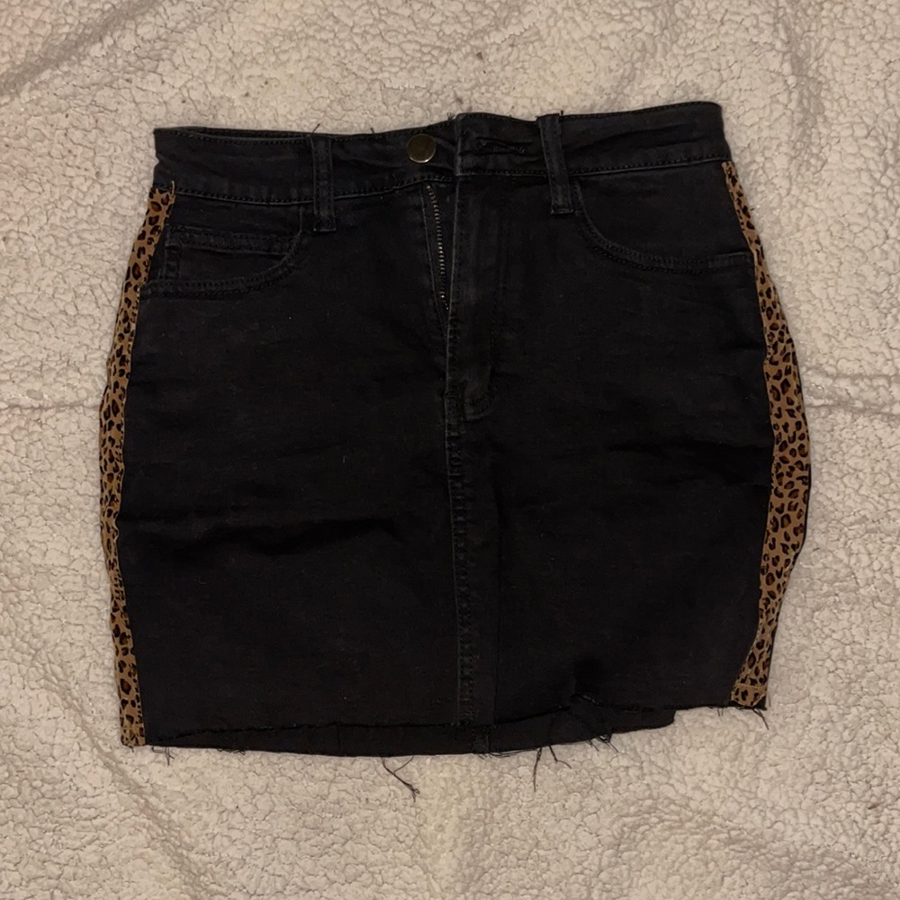 Black Jean skirt with stripe of cheetah